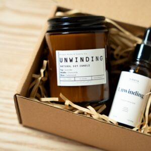Unwinding candle 150ML jar with 30ML unwinding fragrance oil on kraft box